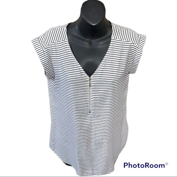 Express Black & White Striped Blouse Top sleeveless - Picture 1 of 4